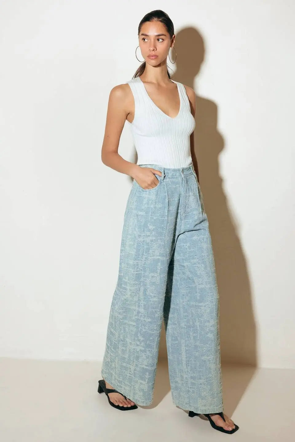 A lightweight sweater top - FSW1011 WHITE FLYING TOMATO