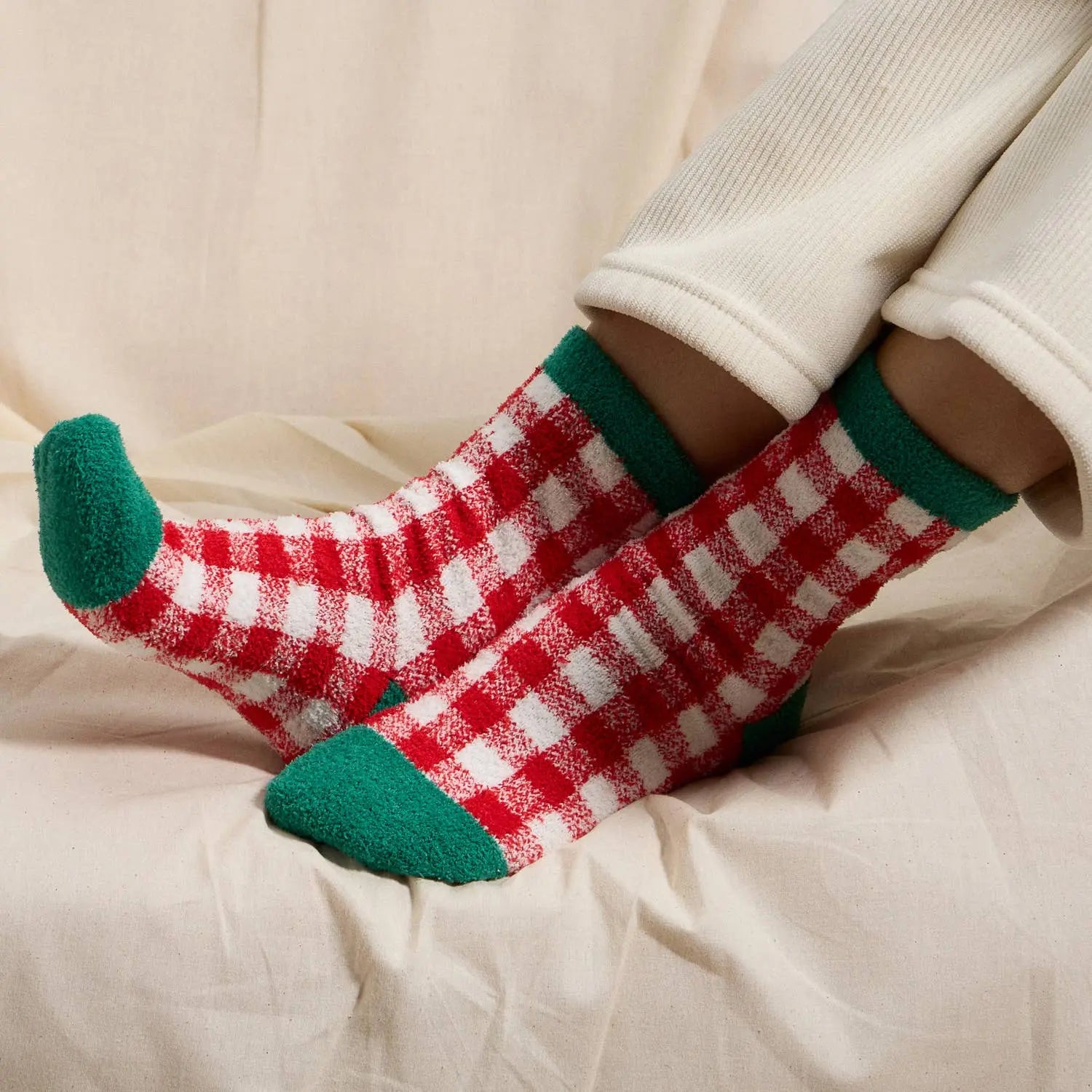 Christmas Fuzzy Socks Assorted Pack of 4 Frem